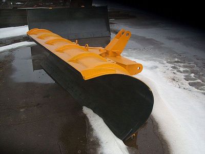 Отвал для снега МПУУ-5.60.00.000-04 (для погрузчиков г/п 3,5...5,5 т, длина ножа - 3,2 м, нож армирован стальным тросом, стационарный монтаж, ручное управление поворотом) - Gidrorul
